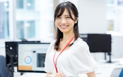 タレントパレットを活用した人事評価業務の進捗管理について語るEXCEL女子の女性社員